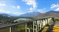中國最特殊的大橋，武警駐紮，過橋鳴笛，你知道這是為什麼嗎？