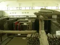 江蘇發現2000年西漢大墓，挖出856根金絲楠木，價值至少幾十億