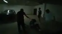 威海一國中男生被騙至地下車庫，遭多名同學持棍圍毆，有女生參與