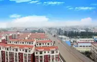 濟寧人口10萬的小鎮，有工業企業220個，全鎮設港口、碼頭5處