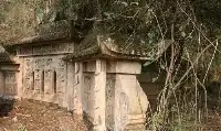 專家在陝西發現宋朝機關墓，進入墓室後，看到蓋被睡覺的夫妻