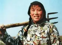 1977年，農民魏振芳撿到一塊石頭，為何她的命運從此就改變了