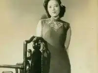 她在抗戰時給日軍捐了兩架飛機，幾十年後孫女成日本首位華裔大臣