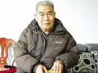 1982年，湖南一名53歲老工人被幾個陌生人告知：你是軍長的兒子