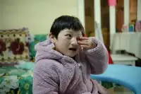 浙江8歲“快樂木偶”，天天笑容燦爛，父母卻整日以淚洗面