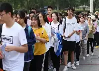 江蘇美女學霸被北京大學錄取，父母發朋友圈慶賀，卻等來心寒回復