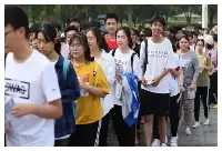 江蘇美女學霸被北京大學錄取，父母發朋友圈慶賀，卻等來心寒回復