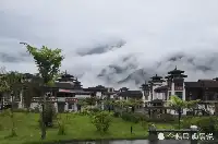 被譽為西藏“西雙版納”的墨脫縣：清晨雲霧落地，好似人間仙境