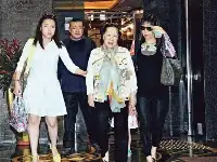 何超瓊曾跟劉鑾雄去看電影，記者問她許晉亨氣不氣，她卻滿不在乎