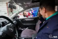 為了陪伴女兒，他選擇做“日班”代駕司機