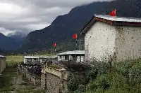 被拋弃200多年的達曼人，成功加入中國後，家家戶戶懸掛紅旗