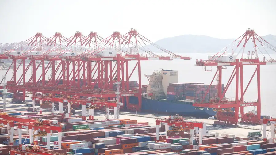 上海港洋山四期自動化碼頭的集裝箱裝卸已實現全過程智能化操作，碼頭的能耗名額持續降低.jpeg
