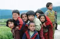 在西藏邊境流浪兩百年的部落，終於加入中國國籍，家家掛紅旗感恩