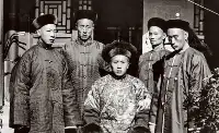 中國最後一比特王爺，住豪華王府，活到2014年，去世前把國旗掛身旁