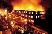 2004年吉林215火灾事故警示：煙頭引燃倉庫，樓道被堵，54人喪生