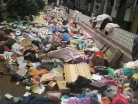 湖南一中學宿舍樓下“堆積成山”，變成“垃圾場”，校方回應