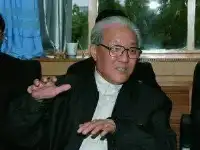 他是重慶市委書記，清華畢業，48歲副廳長，官至正部級，今年83歲