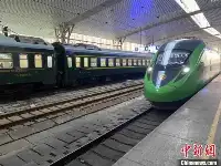 普速列車反覆運算產品“綠巨人”首次亮相山東