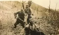 最新日軍暴行照片：鬼子用刺刀洞穿了中國俘虜的胸膛