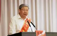 他47歲任深圳首所高校校長，武漢大學原副校長，正廳級，今年56歲