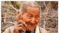 山西77歲老人住山洞終身未娶，修身養性要得道成仙，活成啥樣